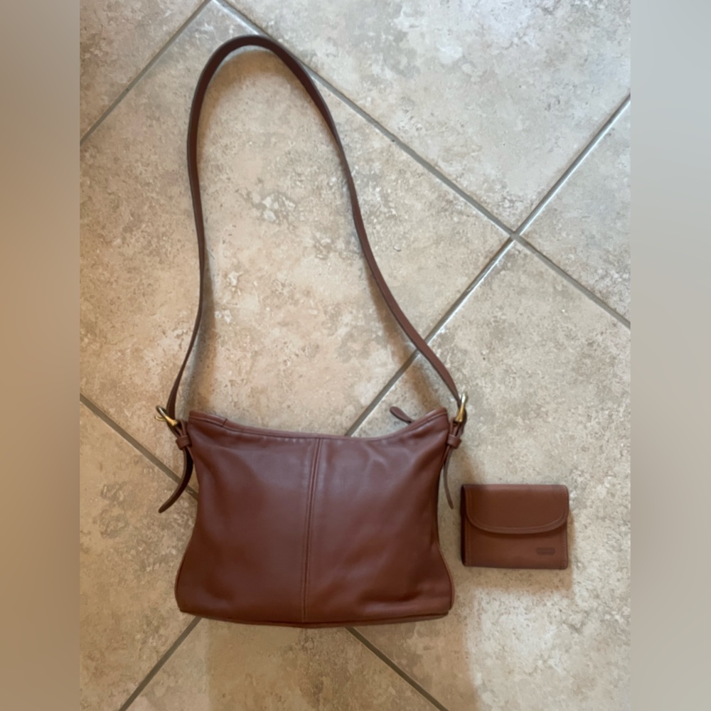 Coach Vintage Brown Glove Tanned  Leather Shoulder Bag with wallet